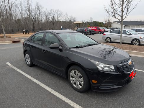 Used 2014 Chevrolet Cruze LS image 6