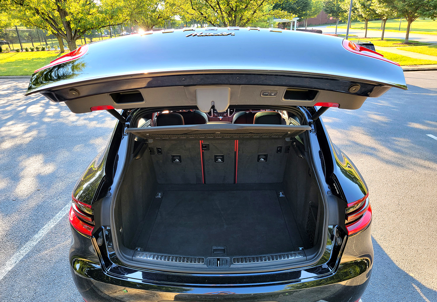 Used 2018 Porsche Macan Sport Edition AWD/4WD image 11