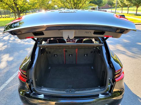 Used 2018 Porsche Macan Sport Edition image 11