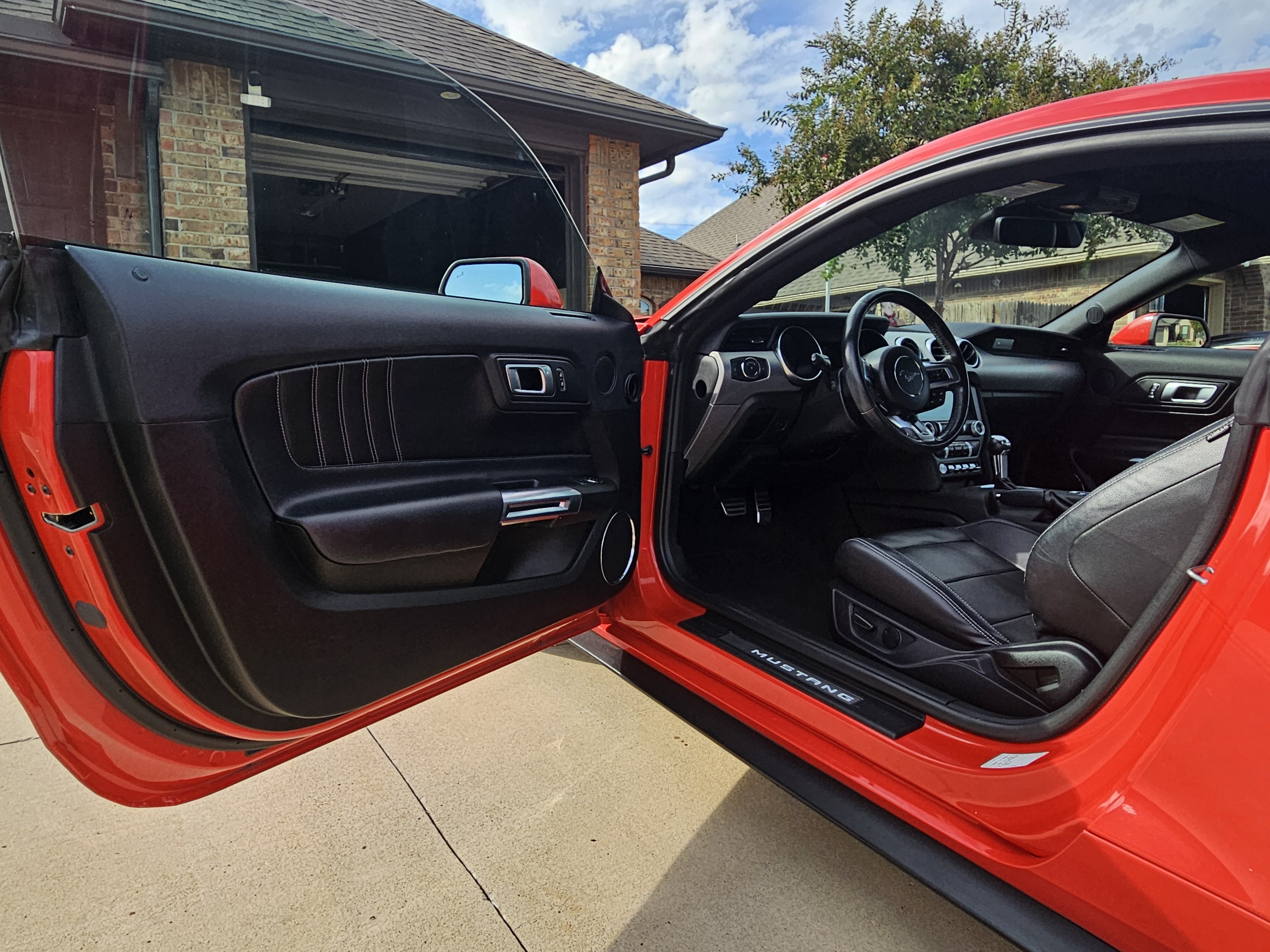 Used 2022 Ford Mustang Premium RWD image 9