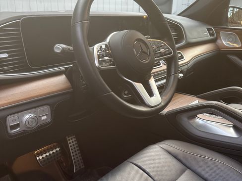 Used 2022 Mercedes-Benz GLS 450 4MATIC image 11