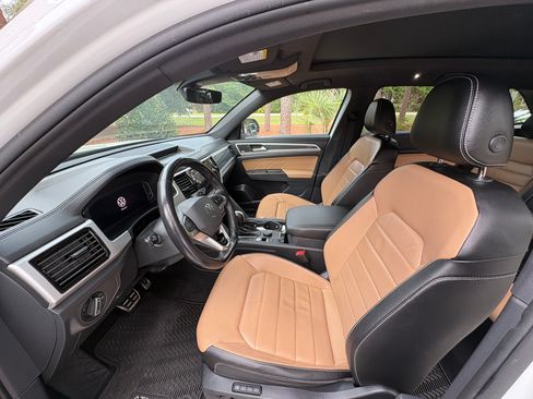 Used 2022 Volkswagen Atlas Cross Sport SEL Premium R-Line AWD/4WD image 8