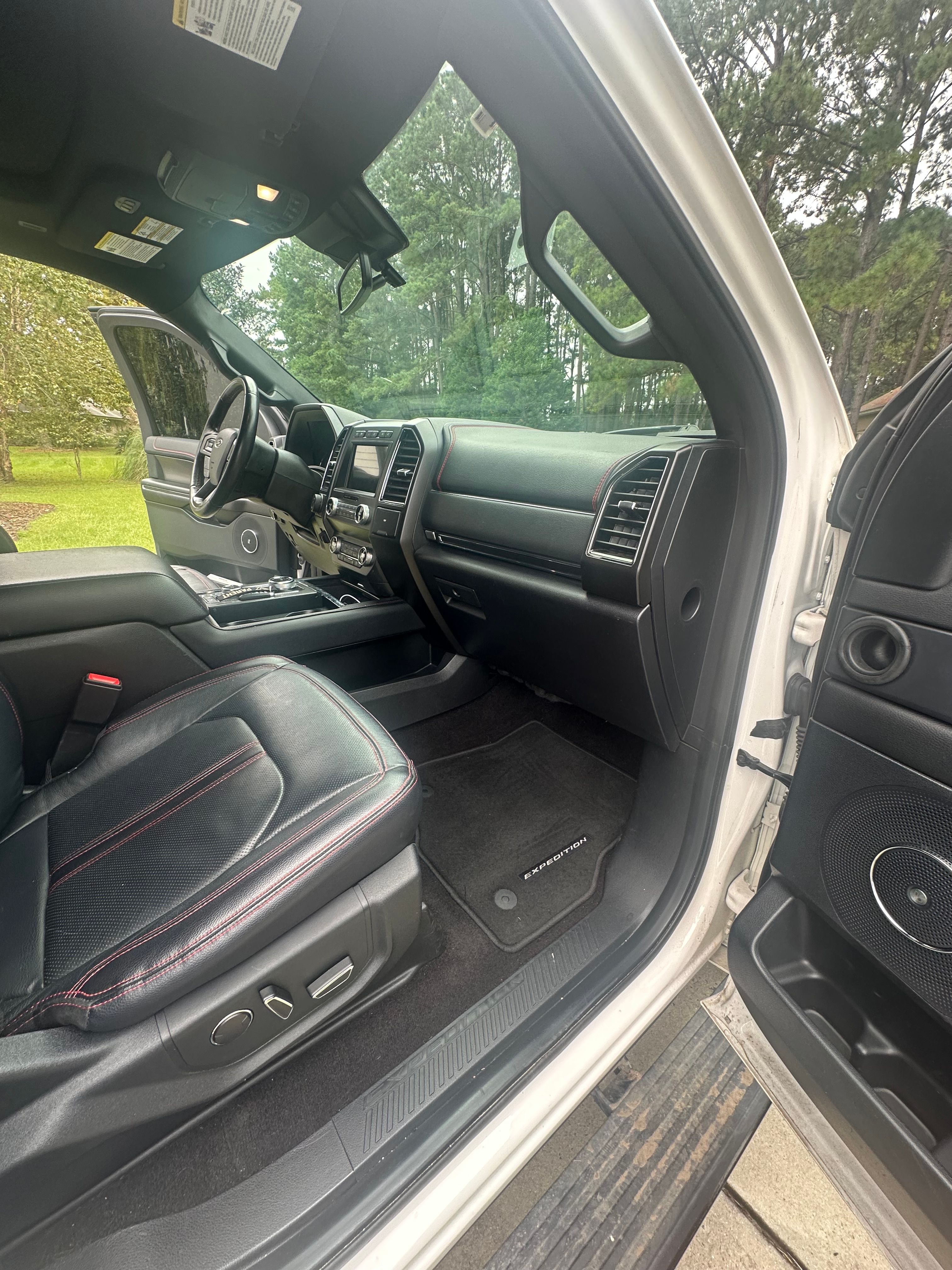 Used 2019 Ford Expedition Limited w/ Equipment Group 303A AWD/4WD image 6
