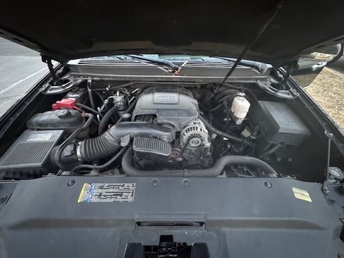 Used 2010 Cadillac Escalade Luxury image 13