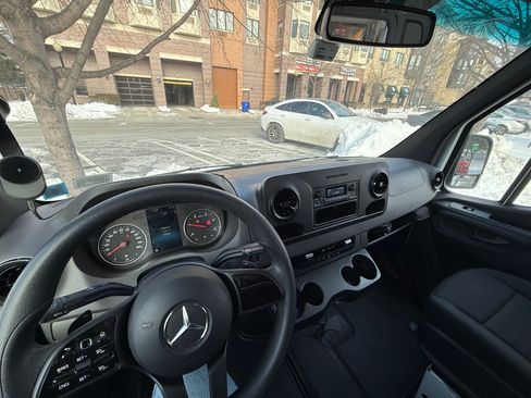Used 2024 Mercedes-Benz Sprinter 2500 image 12