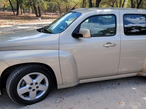 Used 2009 Chevrolet HHR LT image 6