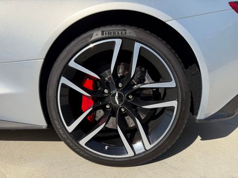 Used 2016 Aston Martin Vanquish Coupe 2D image 16