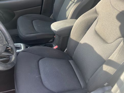 Used 2020 Jeep Renegade Altitude image 6