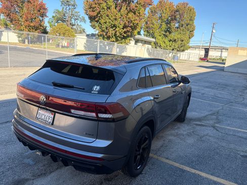 Used 2025 Volkswagen Atlas Cross Sport SEL R-Line image 10