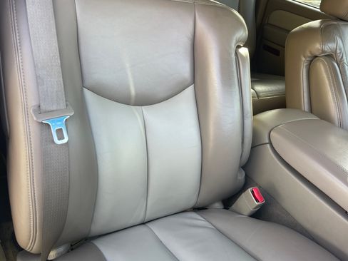 Used 2004 GMC Yukon XL Denali image 17