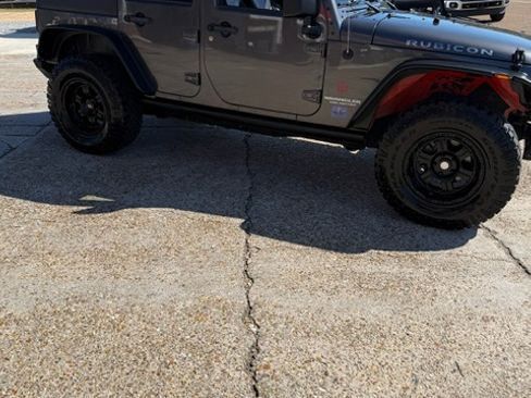 Used 2017 Jeep Wrangler Unlimited Rubicon w/ Connectivity Group image 1