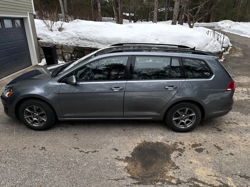 Used 2016 Volkswagen Golf S image 5