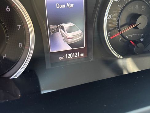 Used 2016 Toyota Camry SE FWD image 6