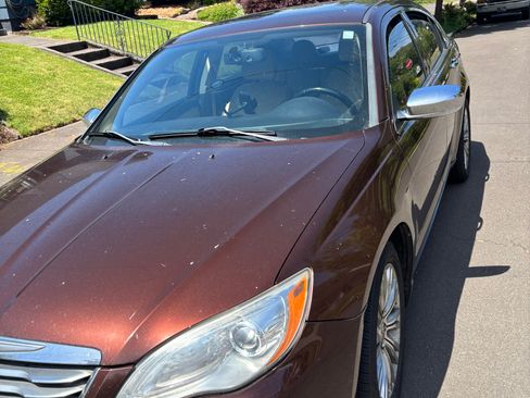 Used 2012 Chrysler 200 Limited FWD image 1