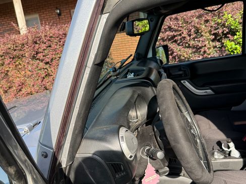 Used 2014 Jeep Wrangler Sport AWD/4WD image 19