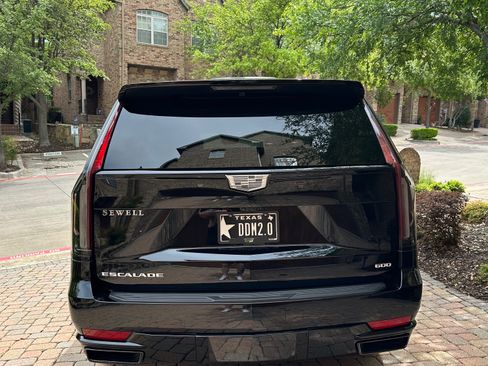 Used 2024 Cadillac Escalade Sport Platinum image 6