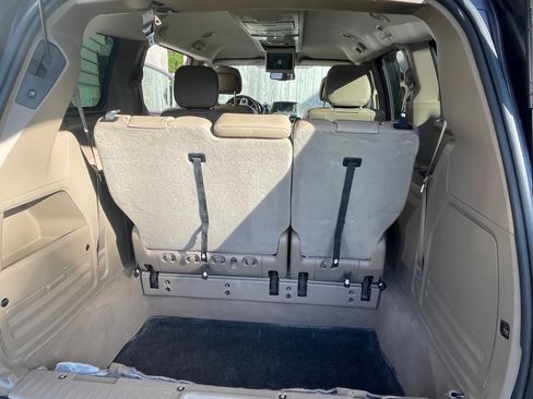 Used 2015 Chrysler Town & Country Touring-L w/ Driver Convenience Group FWD image 9