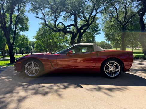 Used 2010 Chevrolet Corvette Convertible w/ Preferred Equipment Group RWD image 15