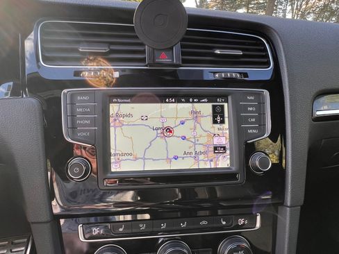 Used 2017 Volkswagen Golf 4-Door image 5