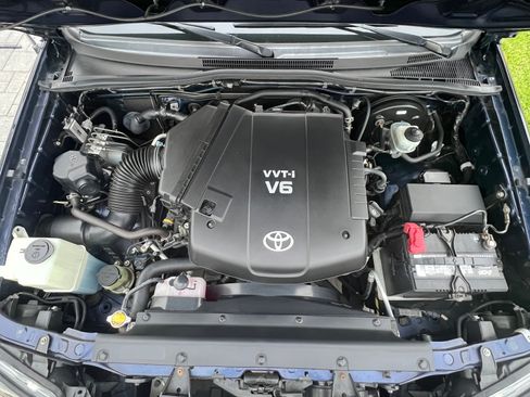 Used 2012 Toyota Tacoma X-Runner image 6