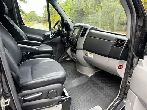 Used 2016 Mercedes-Benz Sprinter 2500 image 22