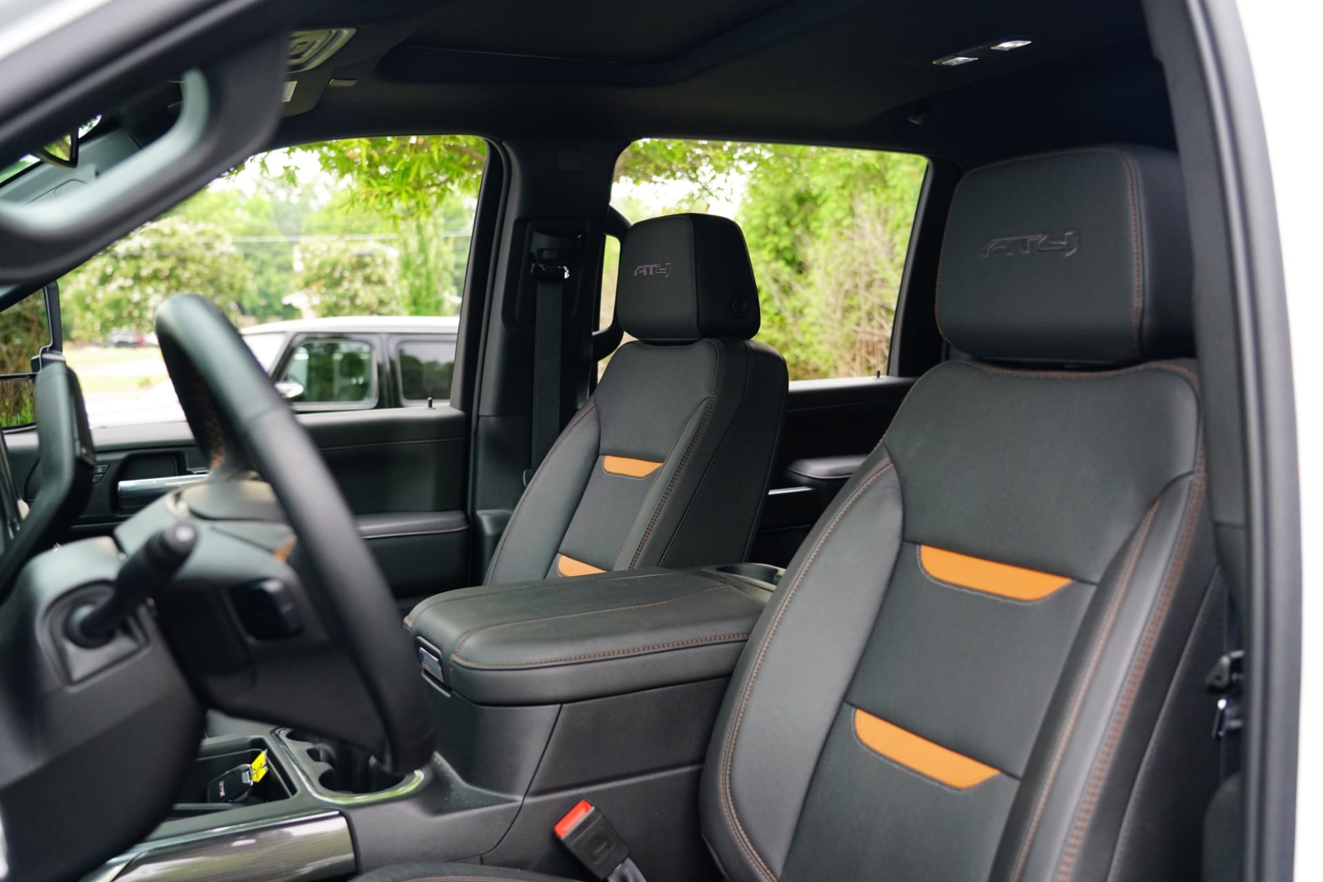 Used 2022 GMC Sierra 2500 AT4 AWD/4WD image 4
