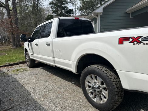 Used 2022 Ford F250 Limited image 13