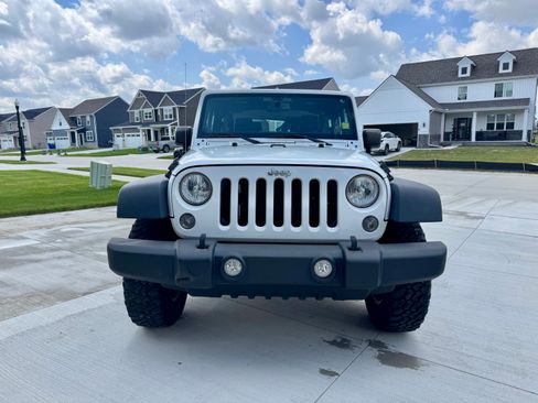 Used 2014 Jeep Wrangler Rubicon w/ Power Convenience Group AWD/4WD image 4