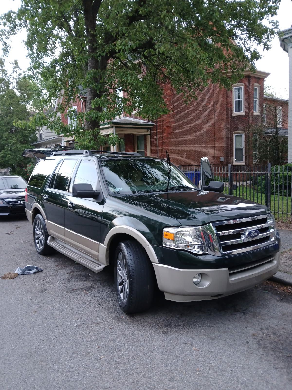 Used 2013 Ford Expedition XLT RWD image 1