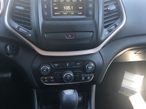 Used 2015 Jeep Cherokee Latitude image 16