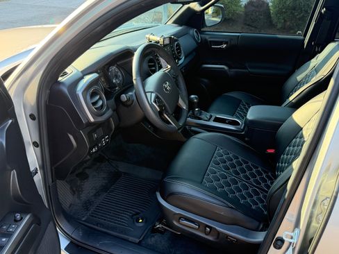 Used 2023 Toyota Tacoma TRD Off-Road AWD/4WD image 12