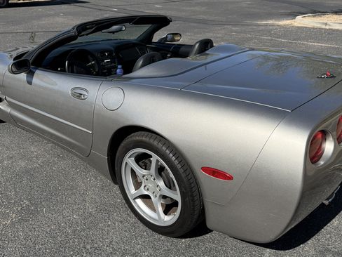 Used 2000 Chevrolet Corvette Convertible w/ Memory Pkg image 9
