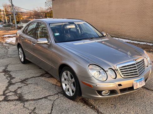 Used 2007 Mercedes-Benz E 350 4MATIC Sedan image 2