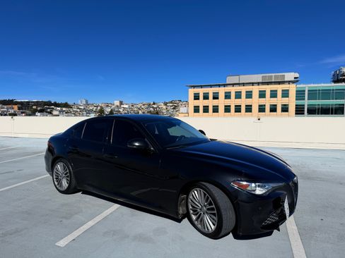 Used 2018 Alfa Romeo Giulia Ti w/ Quick Order Package 22Z Lusso image 15