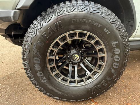 Used 2022 Ford Bronco Wildtrak image 8