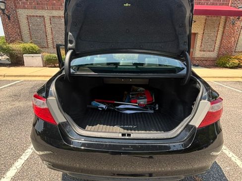 Used 2017 Toyota Camry SE FWD image 8