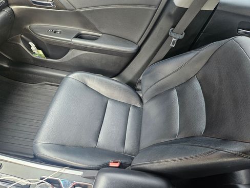 Used 2014 Honda Accord Touring image 9