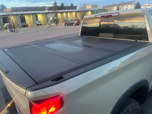 Used 2022 Chevrolet Silverado 1500 ZR2 w/ Technology Package image 9