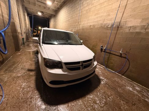 Used 2019 Dodge Grand Caravan GT image 2