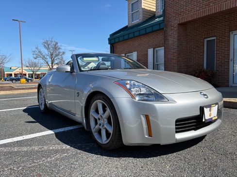 Used 2004 Nissan 350Z Touring image 6