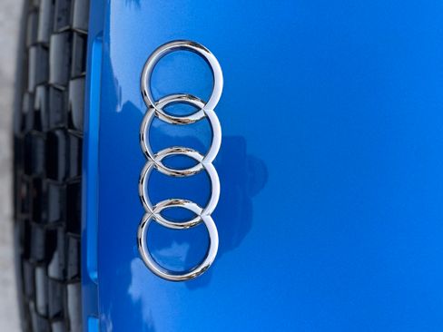 Used 2021 Audi R8 V10 w/ Premium Package image 23