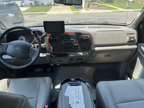 Used 2006 Ford F350 Lariat image 5