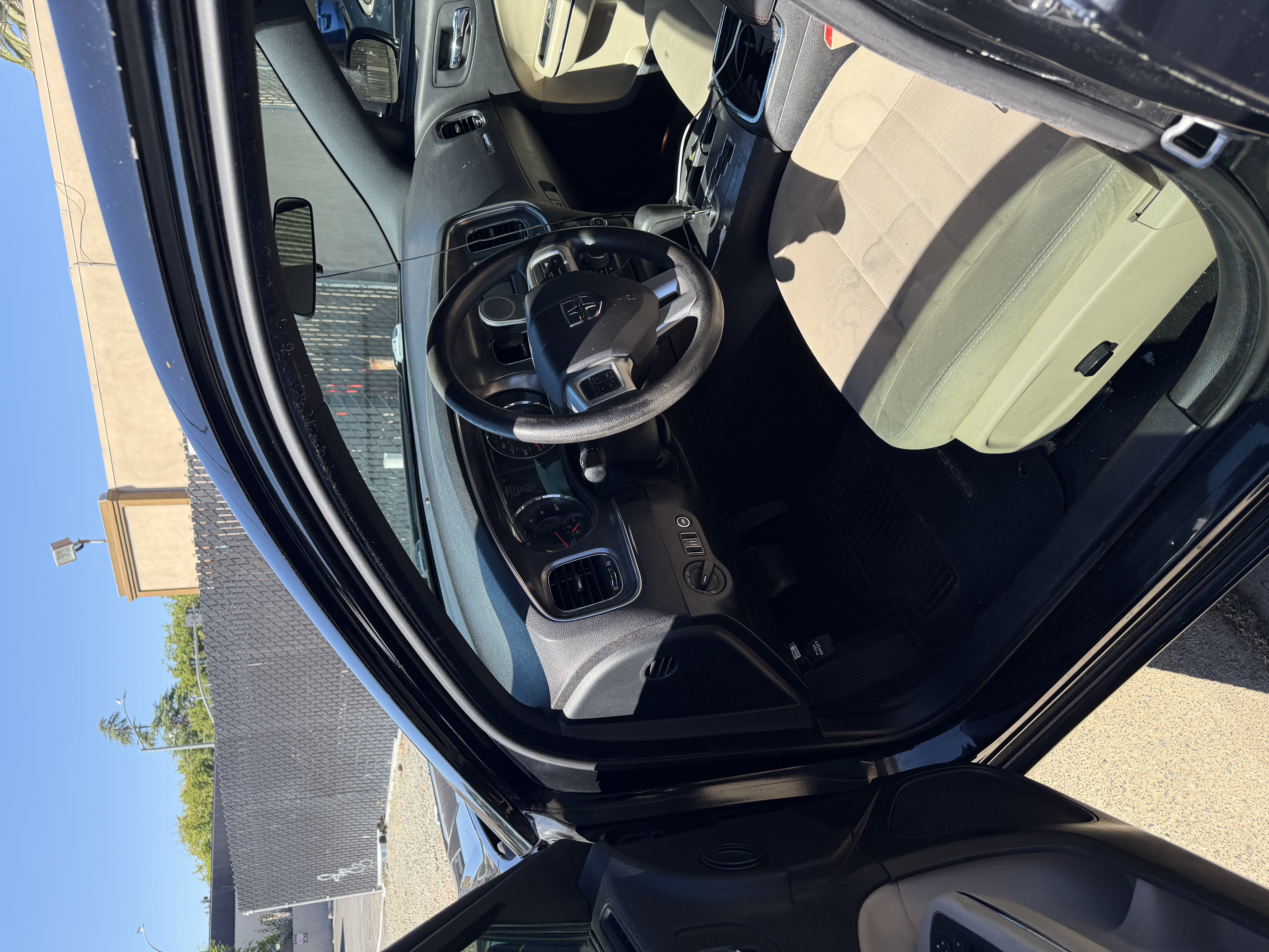 Used 2014 Dodge Charger SE RWD image 9