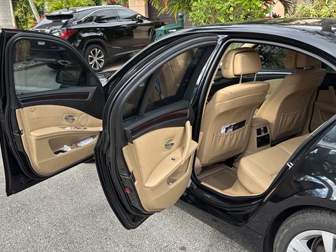 Used 2010 BMW 528i Sedan image 4