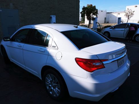 Used 2014 Chrysler 200 LX image 9