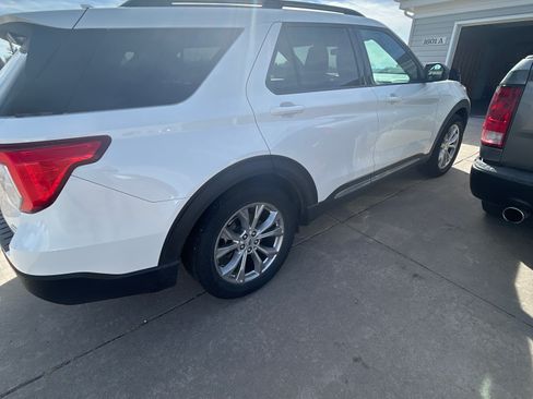 Used 2020 Ford Explorer XLT w/ Equipment Group 202A image 4