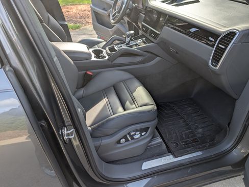 Used 2020 Porsche Cayenne E-Hybrid image 10