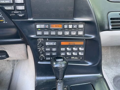 Used 1994 Chevrolet Corvette Convertible RWD image 10