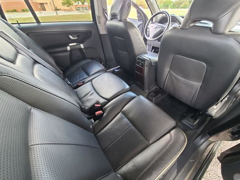 Used 2010 Volvo XC90 V8 image 8