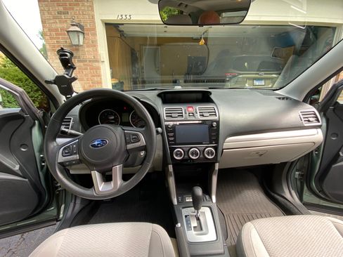 Used 2017 Subaru Forester 2.5i Premium w/ Protection Package #1 AWD/4WD image 8
